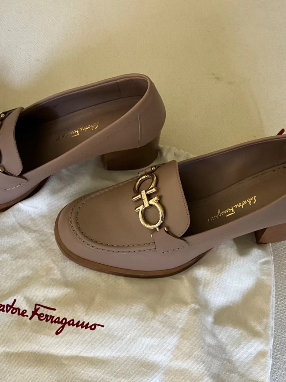 Salvatore Ferragamo Rollo 55 Loafers – Adobe Stone Calf Leather – Size 8 - Picture 6 of 9